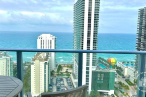 Luxury apartment with endless ocean views -Daily resort fee and parking not included-